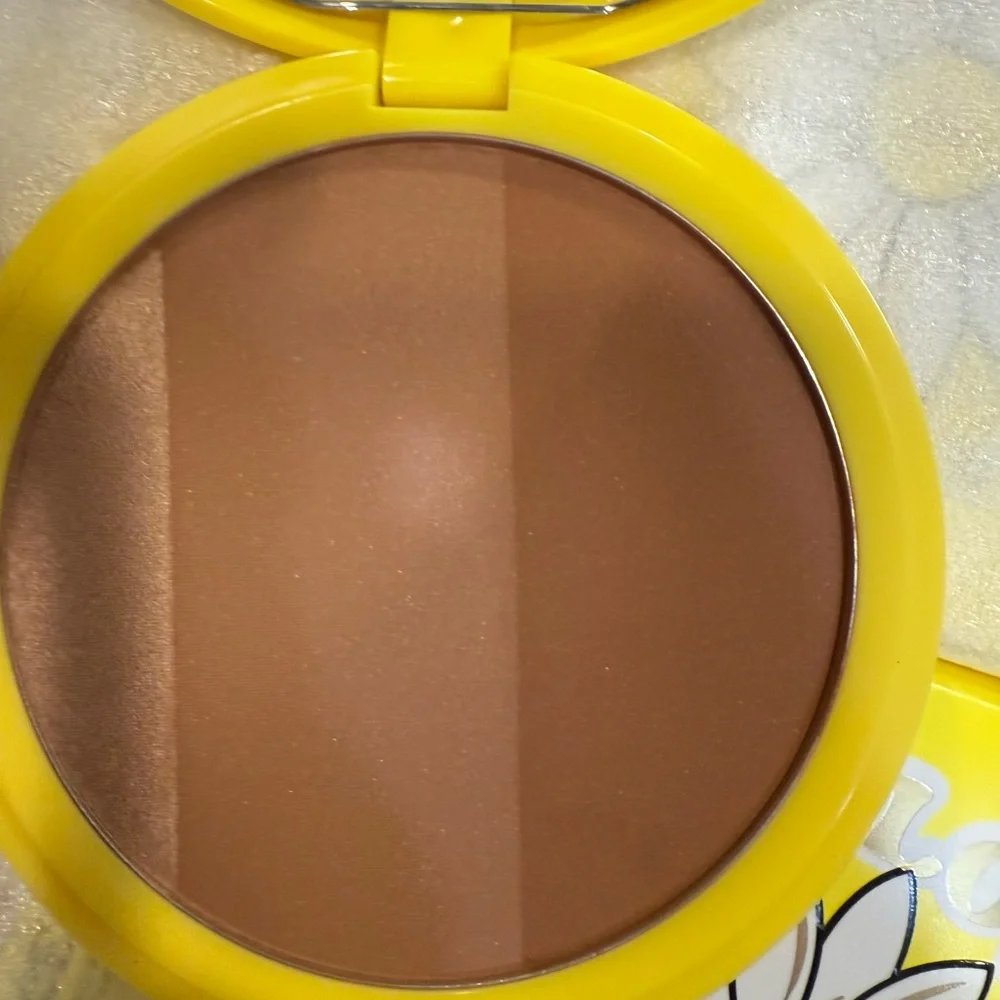 Trixie Cosmetics Peace Out Poppy Bronzer Highlighter Trio NIB